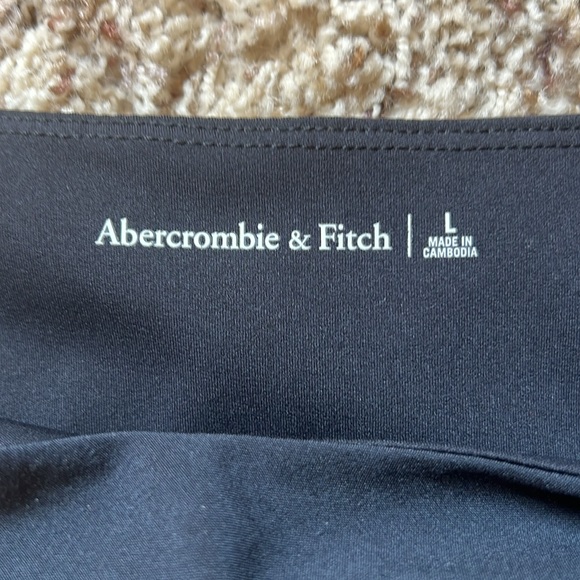 Abercrombie traveler mini dress. Size large. Only worn a few times. Black. - Picture 2 of 2